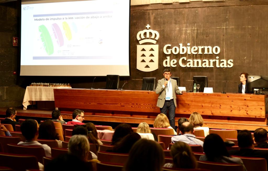 novagob's tweet photo. I Foro Innovamos Lab Canarias 2023

Después de las exposiciones de proyectos del Gobierno de Canarias, continuamos aprendiendo con @ManuelJGarrido y Mª José López Sanfeliu de @InnovAnda21 

☑️Experiencia InnovAnda: Un modelo de innovación pública de abajo a arriba

@dgmcs_gobcan https://t.co/XaAVbzkD04