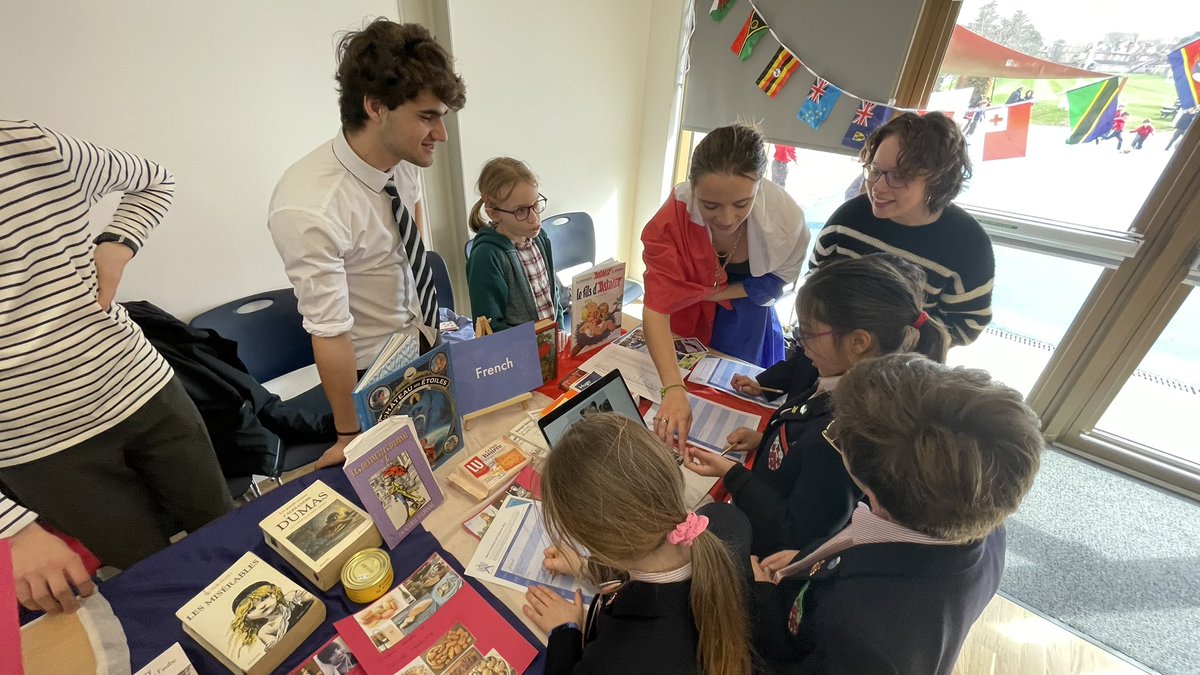 Alleyns_MFL's tweet photo. @AlleynsSchool Language and Culture Fair, hosted today by our wonderful bilingual pupils of all ages. How fortunate we are to be surrounded by such rich diversity! @_JaneLunnon https://t.co/DEZqs2vlBW