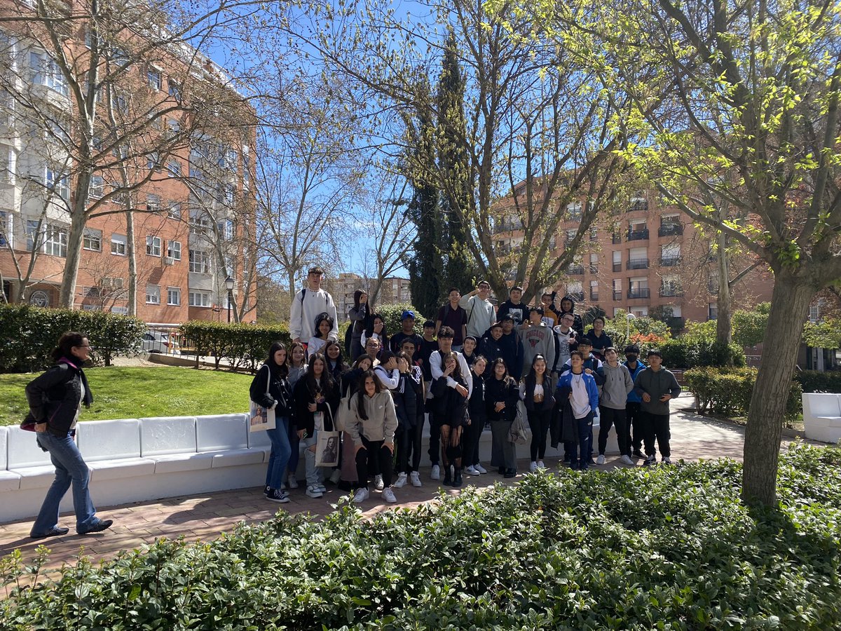 IesMMolina's tweet photo. Magnífico espectáculo es el teatro y, qué decir del teatro clásico,pero cuando se trata con tanto mimo como hoy,alcanza dimensiones estratosféricas.Nuestros alumnos de #3esoc y #diversificacion han disfrutado de una #Celestina espectacular.Y el comportamiento de los alumnos de 10 https://t.co/vaeCt1BCYz