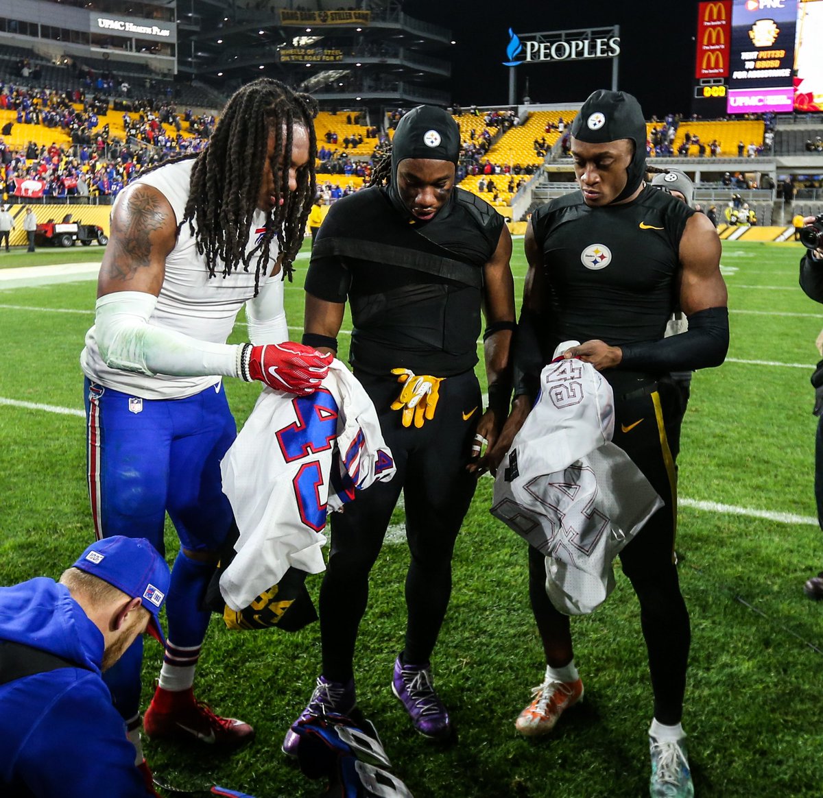 rell_island6's tweet photo. Thank you Pittsburgh for making my dreams come to reality! You will forever be apart of me and my journey! I’m thankful for all of my coaches, teammates and every fan supporting! To my bruddas y’all kno how we rockin, it’s gonna be luv until the wheels fall off 🙏🏾🖤  #ManTime🫡🔒 https://t.co/nTujRQ4Oej