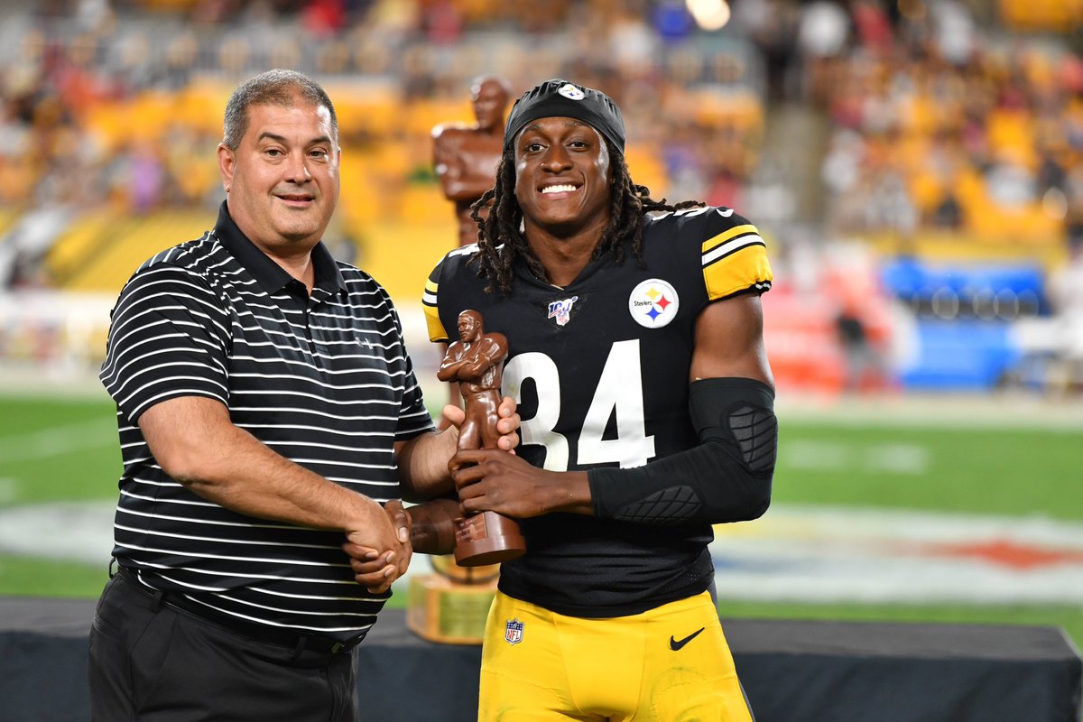 rell_island6's tweet photo. Thank you Pittsburgh for making my dreams come to reality! You will forever be apart of me and my journey! I’m thankful for all of my coaches, teammates and every fan supporting! To my bruddas y’all kno how we rockin, it’s gonna be luv until the wheels fall off 🙏🏾🖤  #ManTime🫡🔒 https://t.co/nTujRQ4Oej