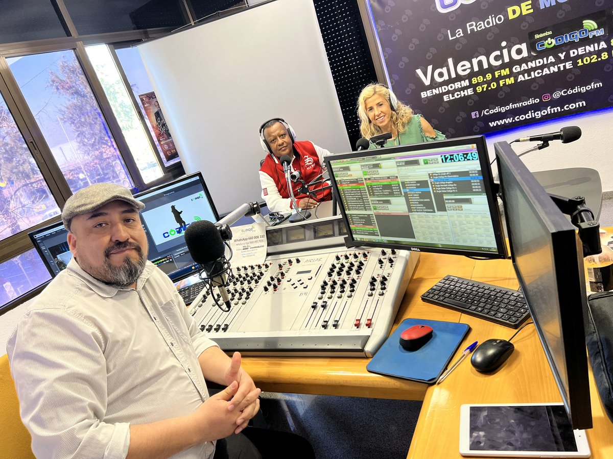 martatorrado's tweet photo. En la radio latina #CodigoFM 📻🎙️hablando de acciones y programas de @popularesVLC para mejorar las oportunidades y las condiciones de cohesión social y convivencia de las personas inmigrantes en #Valencia 🇨🇴🇧🇴🇻🇪🇨🇺🇵🇪🇵🇾🇦🇷🇪🇨🇺🇾 https://t.co/jxiqhiZfHc