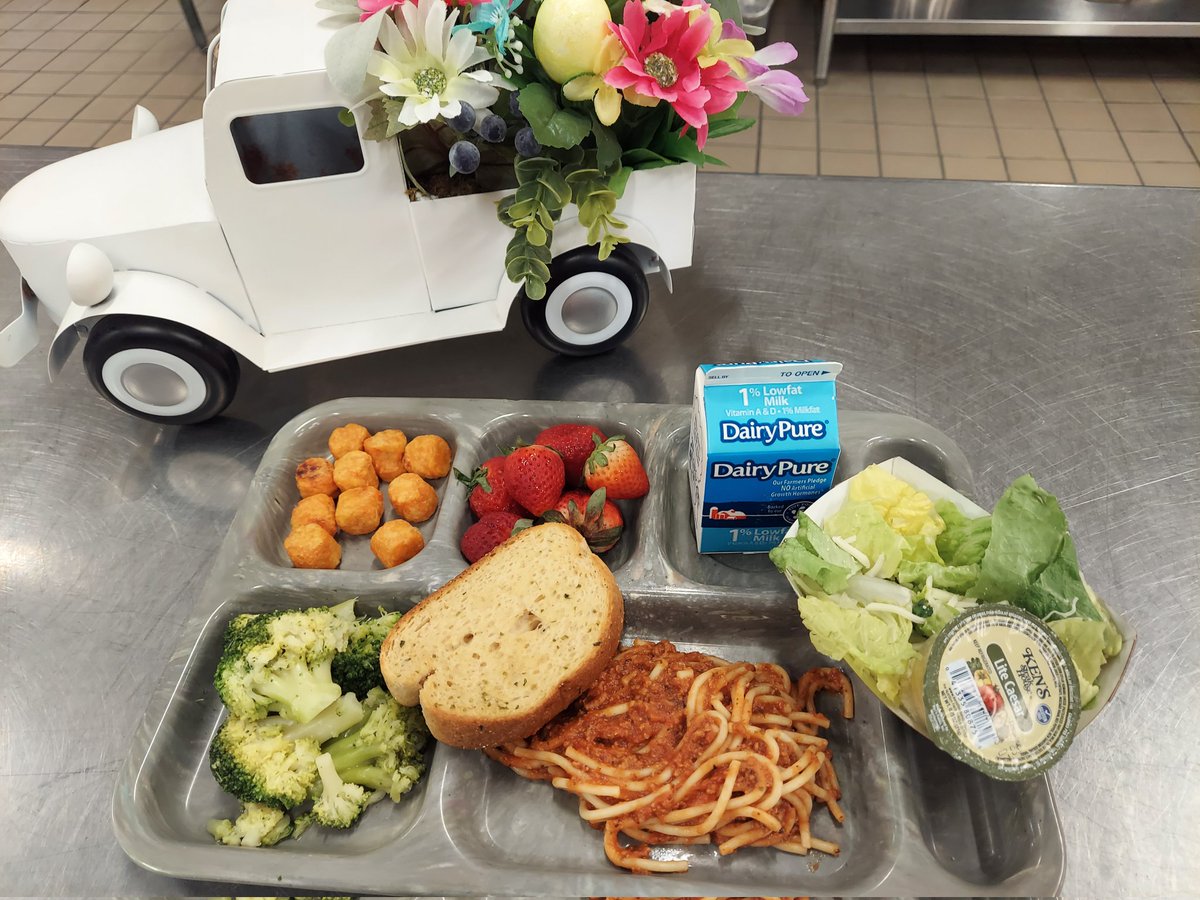 Spaghetti with garlic toast, broccoli, sweet potatoes Caesar salad and strawberries served 3/23/2023 <a href="/DadeElementary/">Dade Elementary</a> #FuelingGa #GATrayoftheWeek <a href="/dadeconutrition/">Dade Co Nutrition</a>