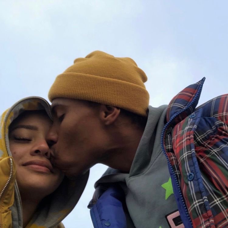 artofinnocent's tweet photo. First date / a week later https://t.co/uyHqeI0oSt