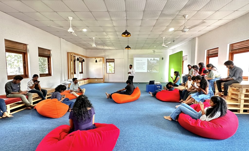 danushka_dk's tweet photo. A few snaps from the second practical learning session on 'Mobile videography' conducted for the 2200 series students of the @FacultyofAgriculture on 17th of February 2023 at the Incubator Space . The session was conducted by Mr. Danushka Kumarathunga
#media #journalist #artist https://t.co/u9vxE7IDHJ