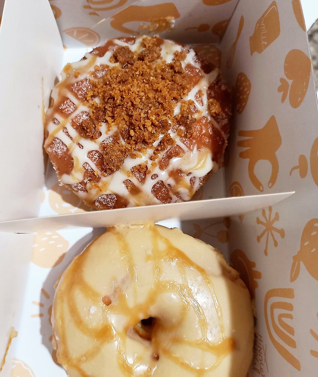 anamabelq's tweet photo. Si trabaja, pasa x la zona o vive en Col San Benito (y le gustan las donas) TIENE que visitar Donut Fresh, en Pje. 3 - No les puedo explicar los sabores espectaculares que tienen. La de limón es cortesía del IG de ellos: @okletsmunch; no le pude tomar foto antes de comerla. https://t.co/SfreeMxTsD