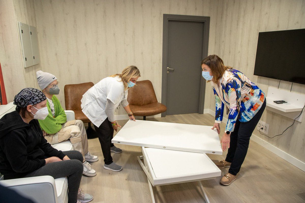 SonEspases's tweet photo. Avui hem inaugurat una sala per a pacients adolescents oncològica gràcies a la col•laboració d’#Aspanob i de @elcorteingles. «La Resistencia» és el mom de la sala que han triat els usuaris de la sala.
#HumanitzacioIB

📎 https://t.co/j0E4HmykQn https://t.co/o43GxeM4OR