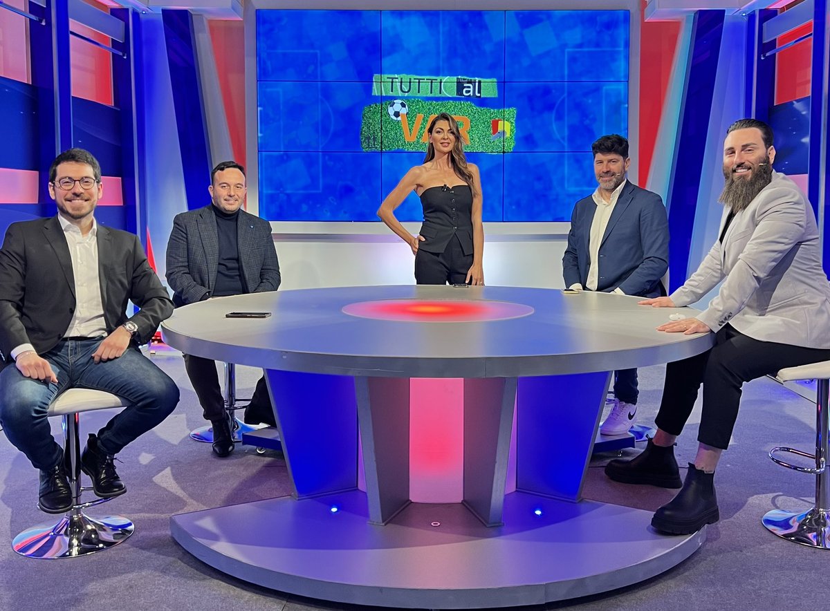 lucacerchione's tweet photo. Alle 19:00, su @tvdellosport, ci sarà #TuttialVar, condotto da @jolandafiore.
Al tavolo tecnico @robertopampa9, @ClaudioAga91 e @lamarcadomenico.
Nazionale, Champions e… Scudetto!
A fra poco sul canale 60 in tutta Italia!
Ps: buon compleanno, Jole! https://t.co/MzAC1T9e3c