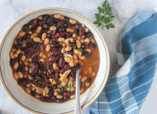 Easy Slow Cooked Baked Beans simpleandsavory.com/crock-pot-bake…