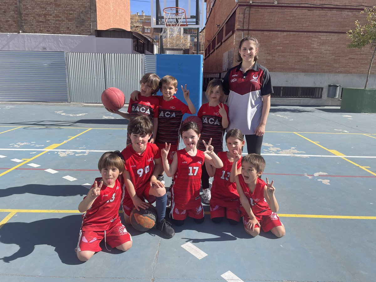 CDRaCa's tweet photo. Empezamos el Finde en @CDMaristasGrx con los Más Peques!!!
Los Jueves también son Fin de Semana
Buen Finde y Mucho 🏀🏀🏀
#OrgulloRaca🖤❤️🖤 https://t.co/uLP4rtmLtN
