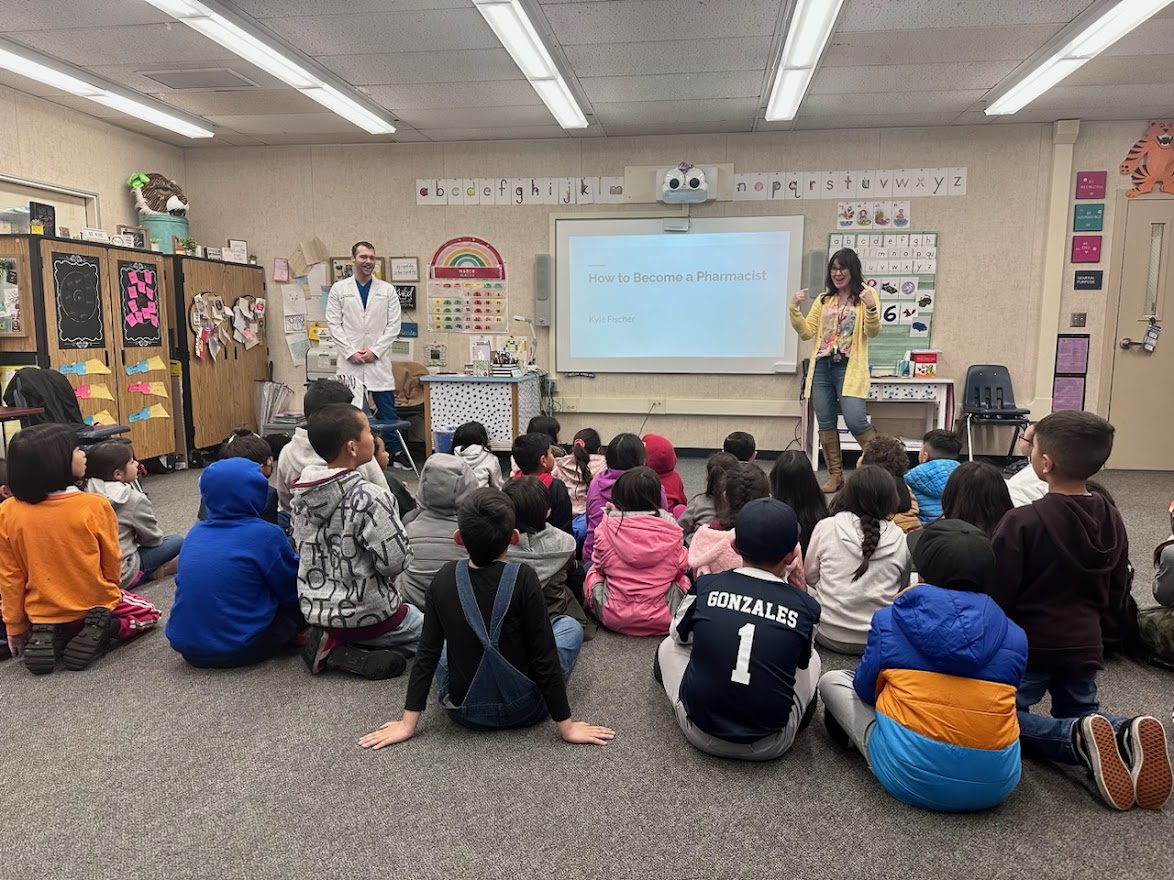 Moreno_OMSD's tweet photo. Moreno students participating in College and Career day!  There were presenters from the Maloof Foundation, Ontario-Montclair School Employees Credit Union, Chaffey College, a biologist, an animator, the OMSD IT Dept., and a former Moreno student who is now a pharmacist. https://t.co/7FDwVI8jt3
