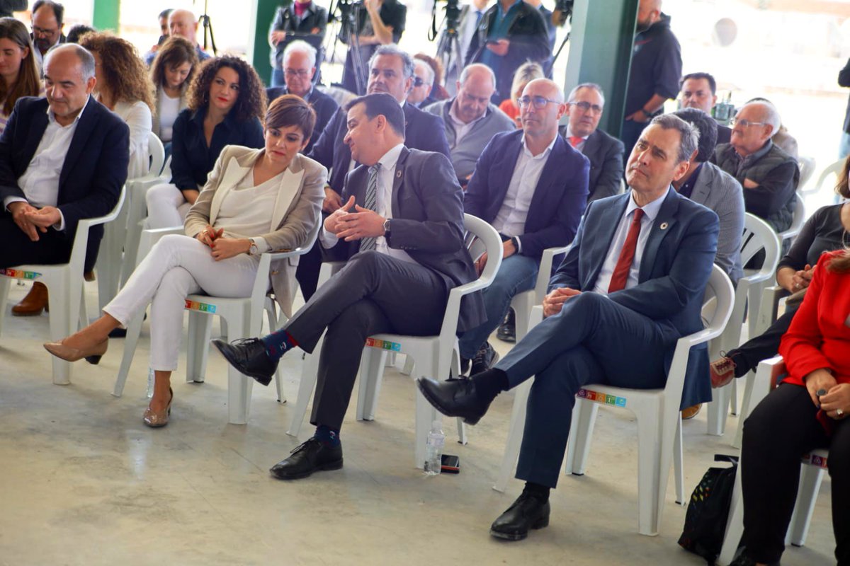 fmartinezarroyo's tweet photo. 🚛 #Villarrobledo a 8 horas del puerto de Lisboa 🚢 5h Málaga / Algeciras 🌊3h de Valencia / Cartagena / Sagunto.

Gracias a la colaboración público-privada con @PROCECAM1 y al impulso de la ministra, @isabelrguez 🛣️ hemos podido sacar adelante el Centro Inspección Exportaciones. https://t.co/GFxtqQcdF0