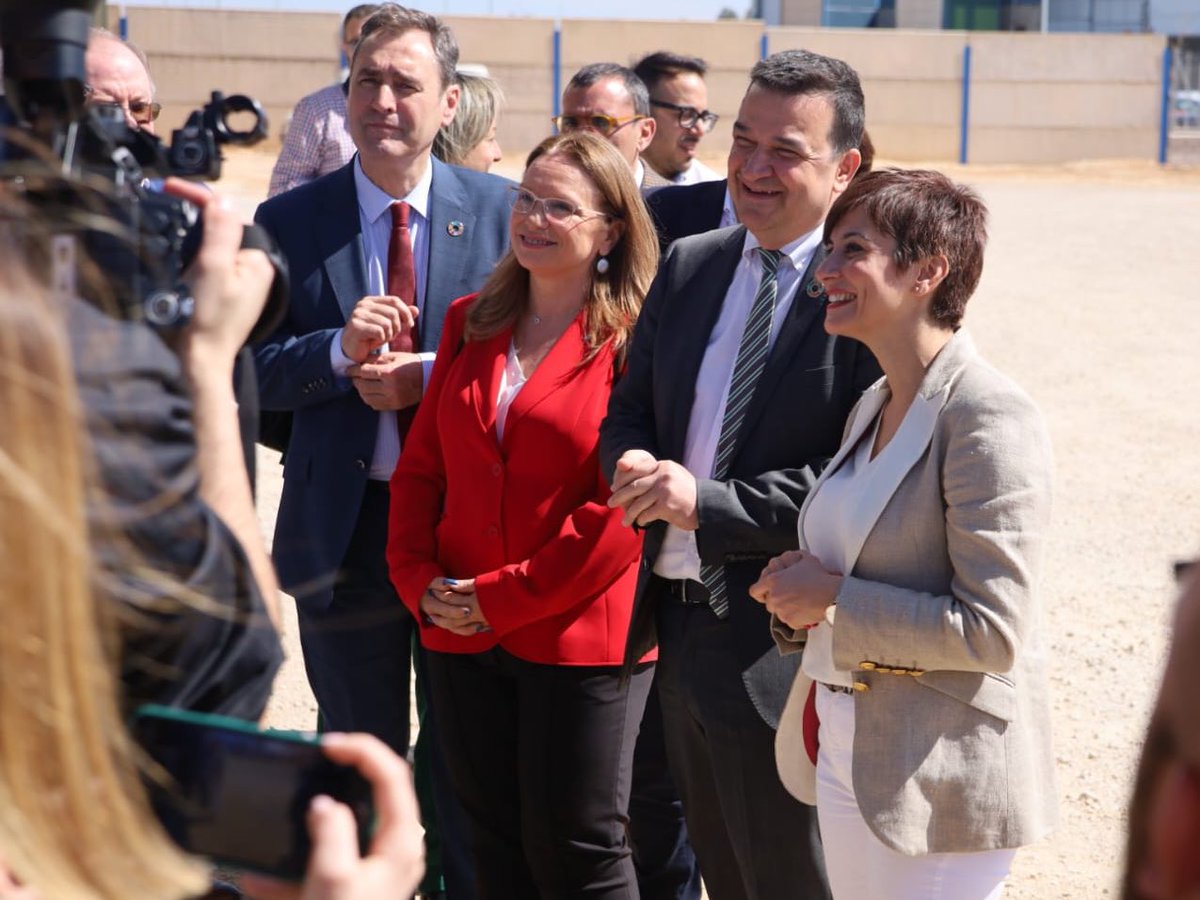 fmartinezarroyo's tweet photo. 🚛 #Villarrobledo a 8 horas del puerto de Lisboa 🚢 5h Málaga / Algeciras 🌊3h de Valencia / Cartagena / Sagunto.

Gracias a la colaboración público-privada con @PROCECAM1 y al impulso de la ministra, @isabelrguez 🛣️ hemos podido sacar adelante el Centro Inspección Exportaciones. https://t.co/GFxtqQcdF0