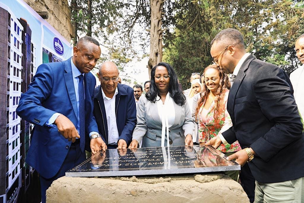 ... የመስሪያ ቦታ ችግር እንዲሁም በክፍለ ከተማው የሚስተዋለውን የመኖሪያ ቤት ችግር ማቃለል የሚያስችሉ ፕሮጀክቶችን አስጀምረናል። 2/3