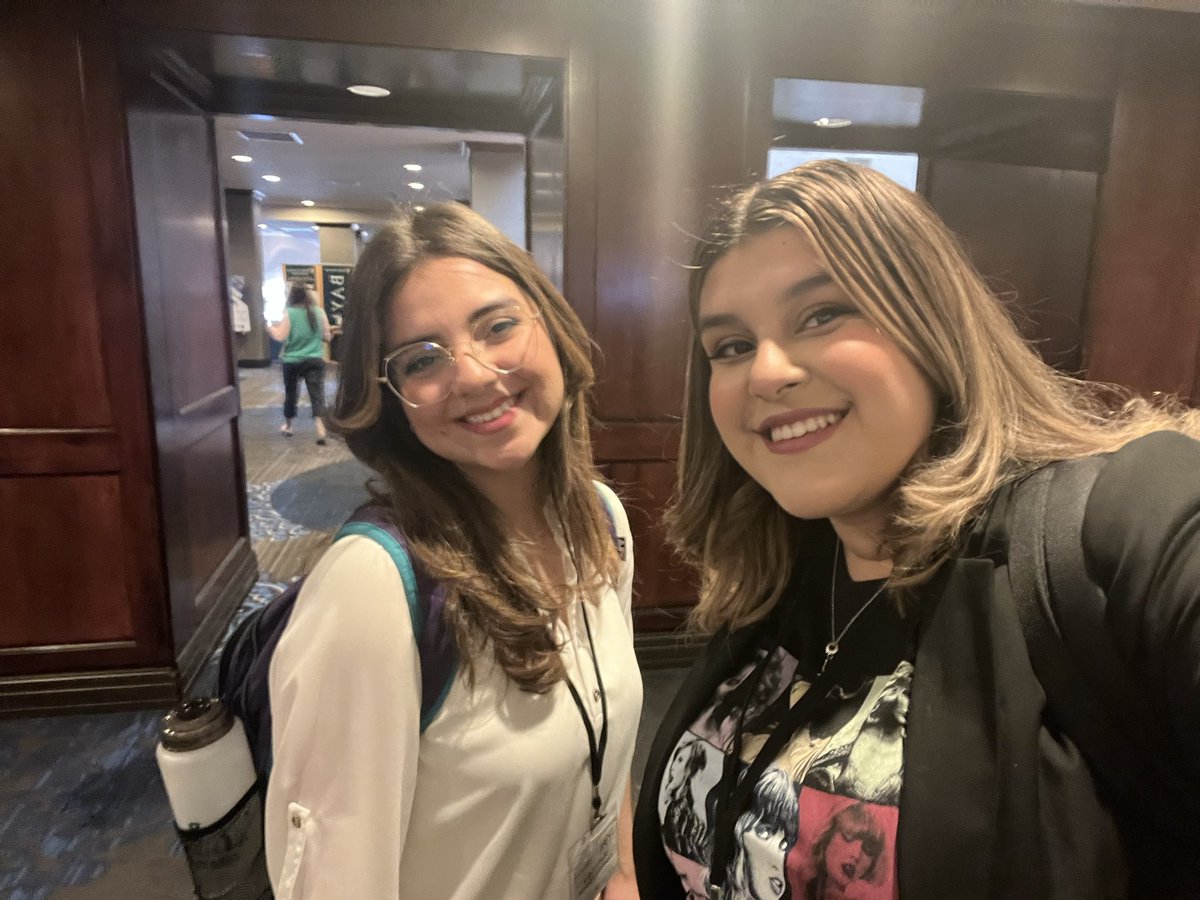 itzel_anahi_16's tweet photo. your UTEP EIC’s of student media have touched down at the #TIPA conference! 🫣 @UTEP_Prospector @UTEPMinero https://t.co/xwBJwdkuCr