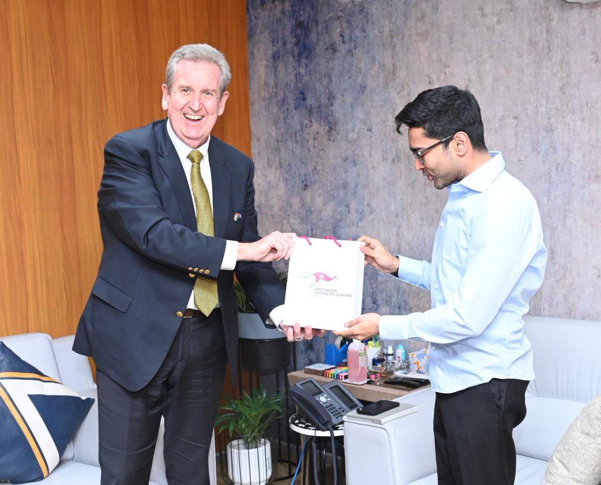 abhishekaitc's tweet photo. I was delighted to meet Hon. @AusHCIndia Australian High Commissioner to India along with @AusCGKolkata Rowan Ainsworth &amp; Deputy Consul General Daniel Sim.

Our interaction was promising &amp; we heartily look forward to mutual cooperation in the future. https://t.co/MF1jc4VYHf