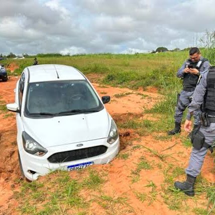 choquei's tweet photo. 🚨BRASIL: Motorista de aplicativo é encontrado morto dentro de carro com bilhete ao lado: “Motivo da morte: ele é pedófilo, abusou da minha filha”. https://t.co/YYJeskiXcL