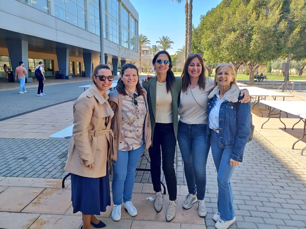 SusanaCegarra's tweet photo. El reto no era fácil, pero la coordinación ha sido total #Laboratorio + #Comunicación @AMAEM_Oficial 👏 👏 👏 

Multitudinaria #CatadeAgua "a ciegas" y simultánea, coorganizada con la @UA_Universidad y dirigida por @DavidERibes

#DMA2023 
 https://t.co/QM8y6FeO4m @informacion_es https://t.co/vMcqEjsYWj