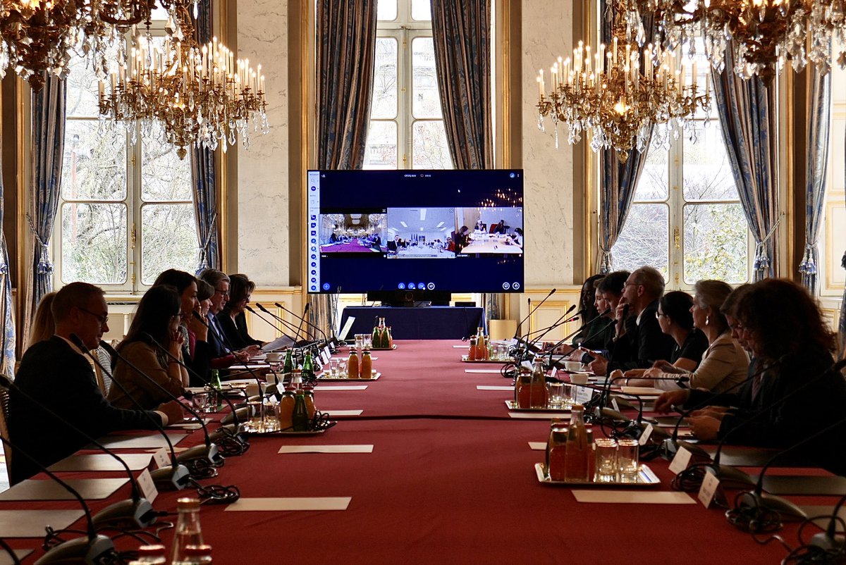 Quebec_FR's tweet photo. Aujourd'hui, au Quai d'Orsay, la 🇫🇷 et le #Québec font le point sur plus de cent projets de #CoopFrQc, soutenus par la Commission permanente de coopération franco-québécoise #CPCFQ et le Fonds franco-québécois pour la coopération décentralisée #FFQCD pour la biennale 2021/23. https://t.co/KZByLeSbTc