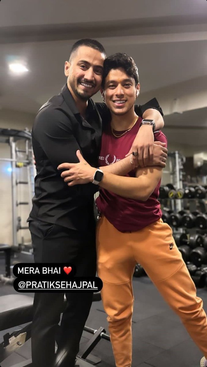 ViratKo93375184's tweet photo. #Faitik reunion 💞
The only bond which is pure and which can be cherished from kkk12
True friendship 🤌
Lots of love 
Evil eyes off 
@realsehajpal @Mr_Faisu_07
#Faisu #PratikSehajpal #PratikFam https://t.co/LST2lOcl03