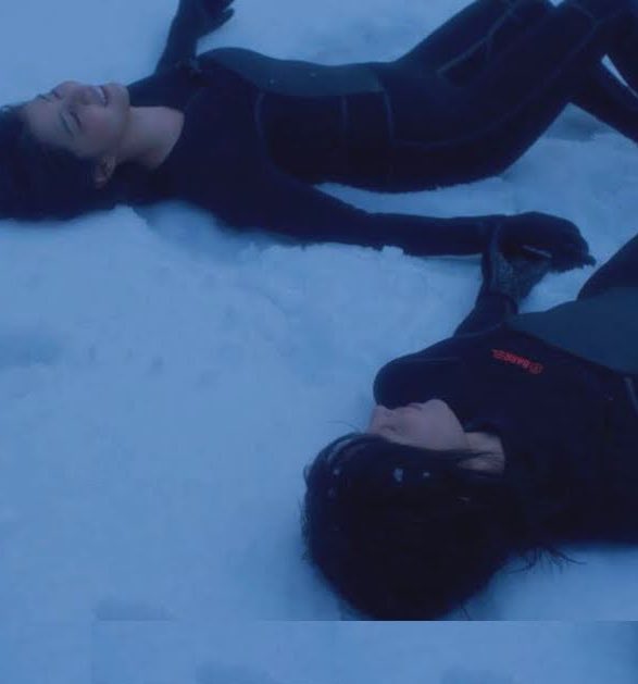 한소희(Han so hee), 퀴어 영화 '폭설 (Heavy Snow)' 한소희,한해인 주연 / 윤수익 감독 / 77분 영화는 강원도의 고등학교에서 만난 서핑을 하는 두 여성의...