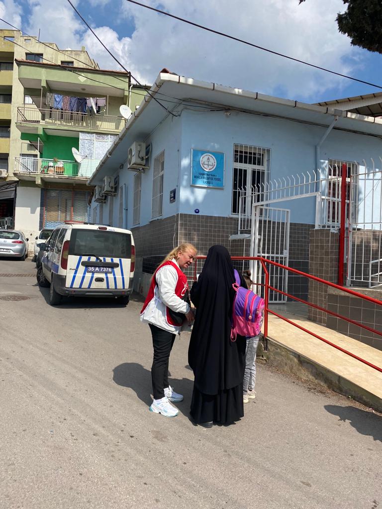BayraklCHP's tweet photo. Chp Bayraklı Kadın Kolları olarak  Doğancay mahallemize
YaşamHak ve Aile Destekleri Sigortası  Anlattık
#chpkadın 
#son51 https://t.co/IumHHtXSXF
