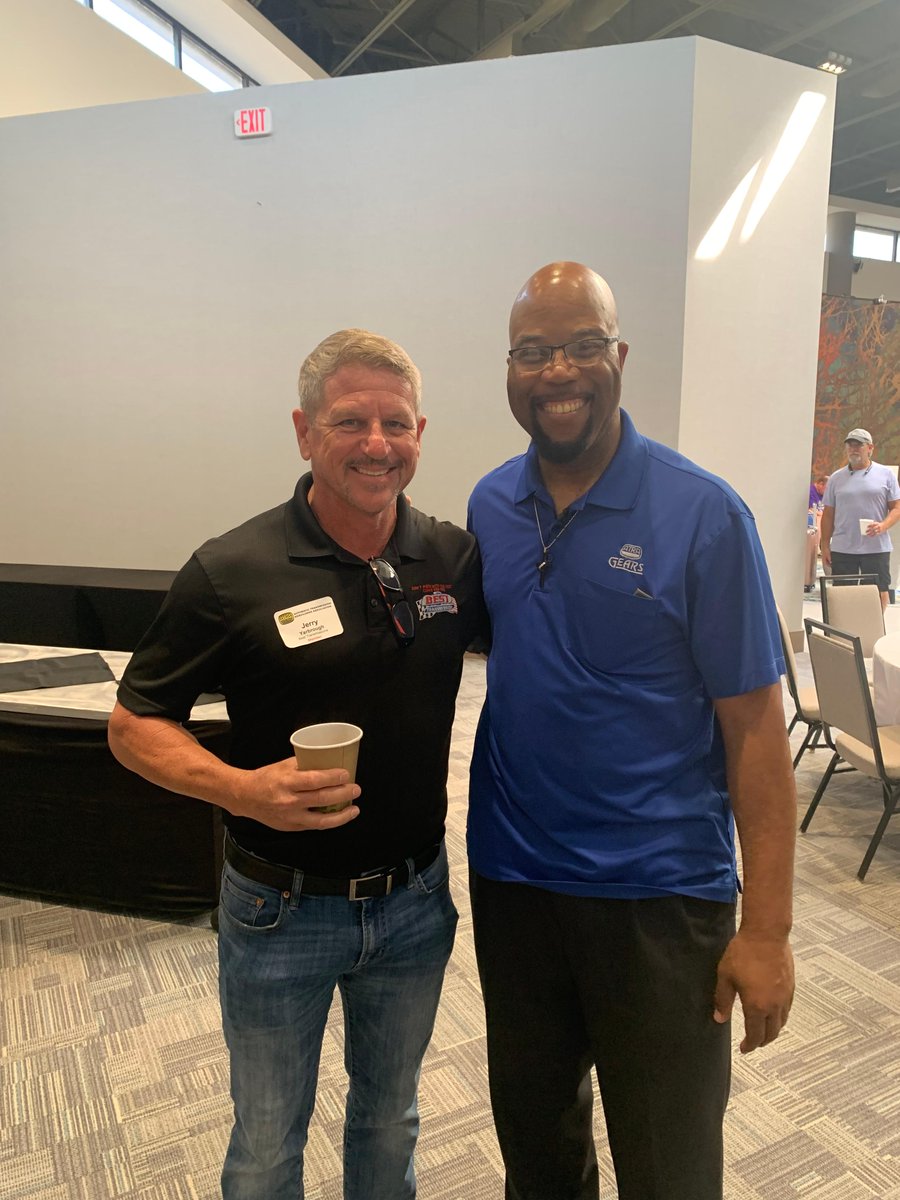 ATRAHQ's tweet photo. Thanks for a great time and coming out for the Tech Seminar in Orlando!  #technicalseminars #atra #transmissionrebuilders #automatictransmissions https://t.co/0oaFRSuYms