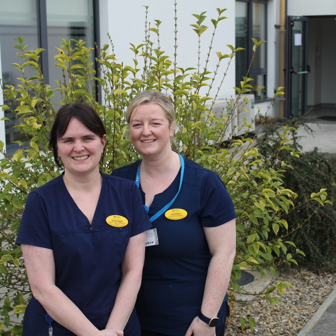 HSEMidWest's tweet photo. Patients undergoing active cancer treatment who become ill at home can contact the Acute Oncology Nurses via a dedicated phone service instead of going to the ED. 
📸Susan Nagle &amp; Anne Ryan, Acute Oncology Clinical Nurse Specialists lead the UHL service.
➡️https://t.co/oGfvg4rP1K https://t.co/RE4a79TiCo