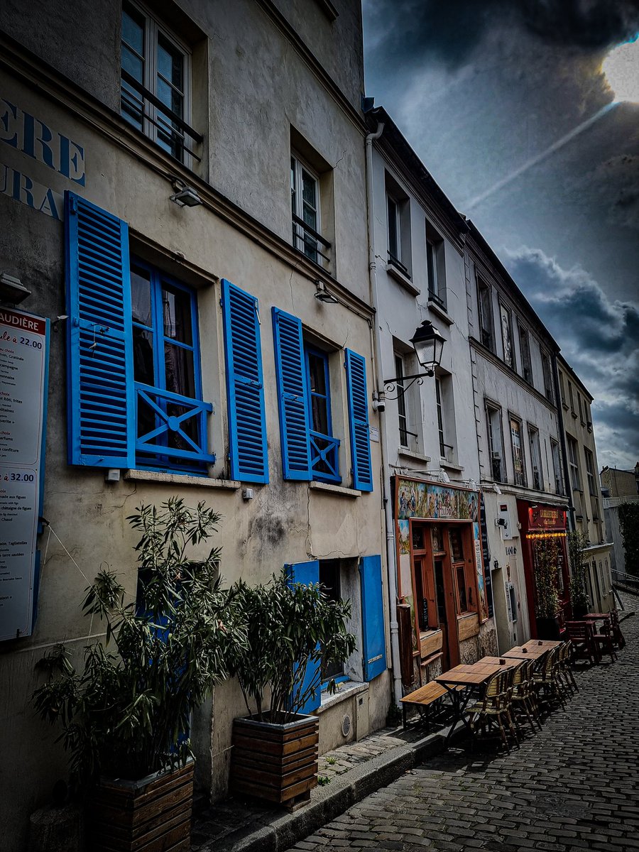 edavies781's tweet photo. Love Monmarte ! #monmarteparis https://t.co/w7xqAcHfM0