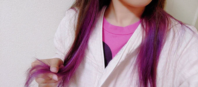 インナーカラー、きれいな紫に染まったやったー三つ編みにしようかな!巻いてもいいな楽しみ 