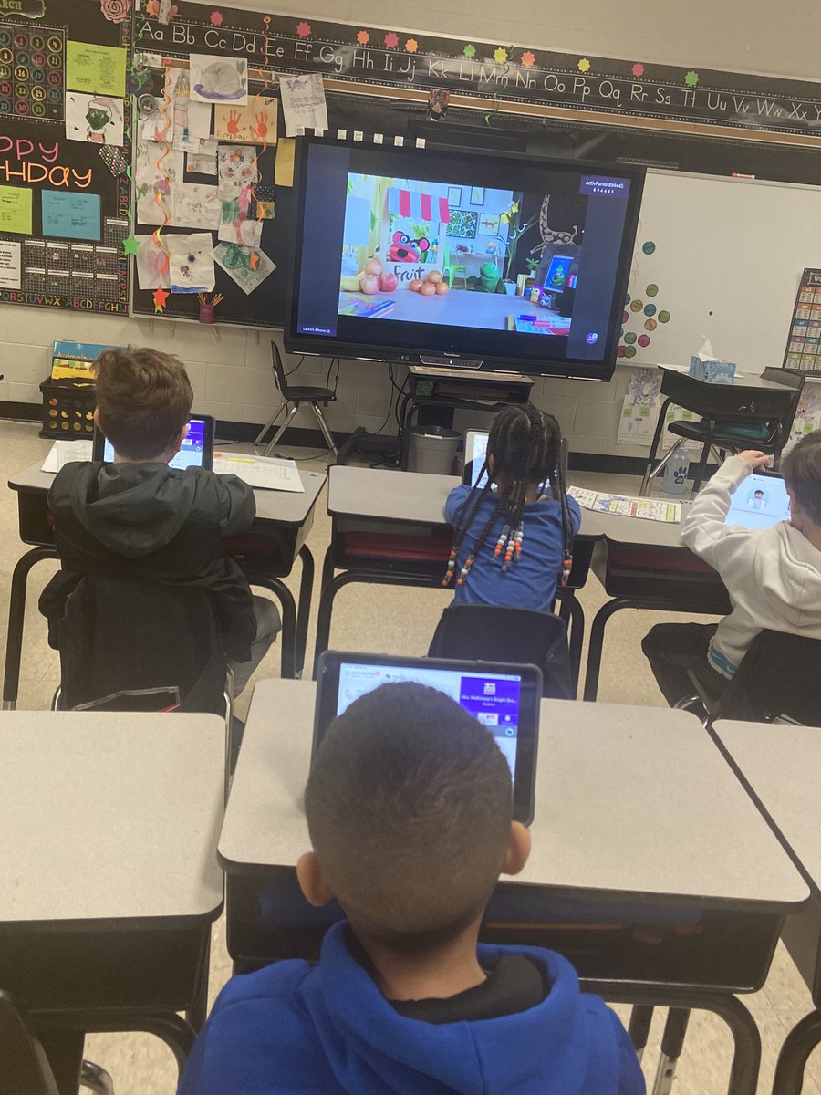 MrsStarnesITC's tweet photo. Kdg Sโs love the videos that @Seesaw makes for their lessons! Working on addition with story problems is much more engaging! #sandersstars #seesawcertifiededucator #seesawlessons @blebruins @BCSTandL https://t.co/TeDbHaulFM