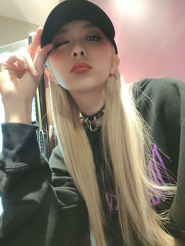 hourlydeukae7's tweet photo. Dami . Yubin - #다미 #DAMI #드림캐쳐 #DREAMCATCHER @hf_dreamcatcher https://t.co/S2QWosPLi4