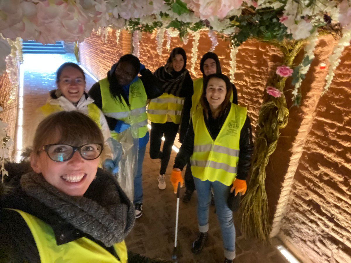 MaisonLosseau's tweet photo. 🌎 Aujourd'hui, notre équipe était mobilisée dans le cadre de la 9e édition du #GrandNettoyage organisée par #Bewapp ! Notre #team a donc arpenté les rues environnantes de notre institution pour traquer le moindre #déchet par terre ! 😎
Bravo à eux ! 👏
Avec @provincehainaut https://t.co/MqbbDKDSnS