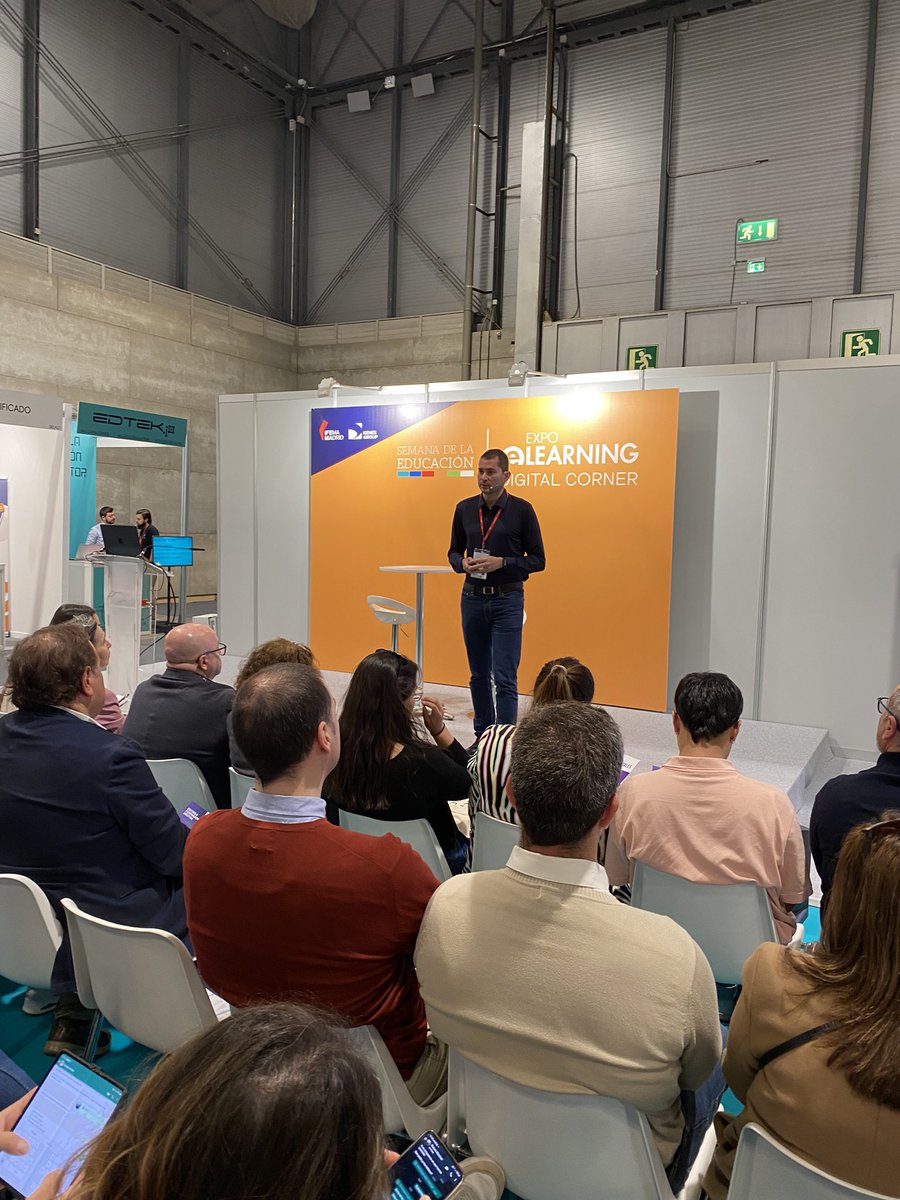 jsoleme's tweet photo. Lleno absoluto en mi conferencia en @expoelearning sobre venta de formaciones online. Muy contento y agradecido @Kenes_Group y @AEFOL por todas las facilidades! #EXPOELEARNING23 https://t.co/bfBIL1mOTA
