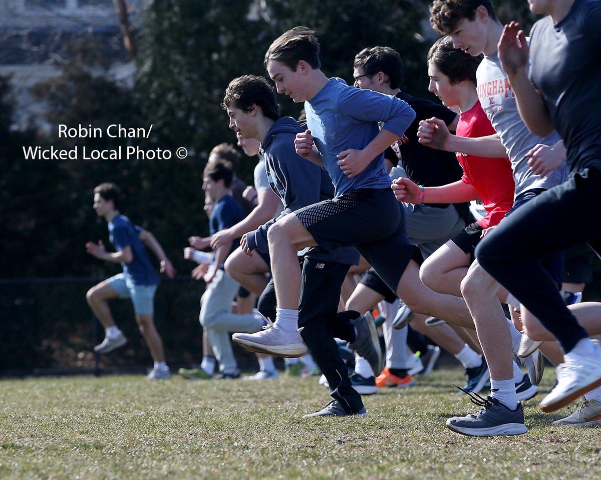 RChan_mariner's tweet photo. PHOTOS: Hingham High's fields were busy with first week of spring sports at baseball, girls lacrosse, girls tennis, track, and rugby on Wednesday #hingham #springsports #talkingaboutpractice https://t.co/sANqAP4ksE via @WickedLocal https://t.co/ZfWxNOQVfx