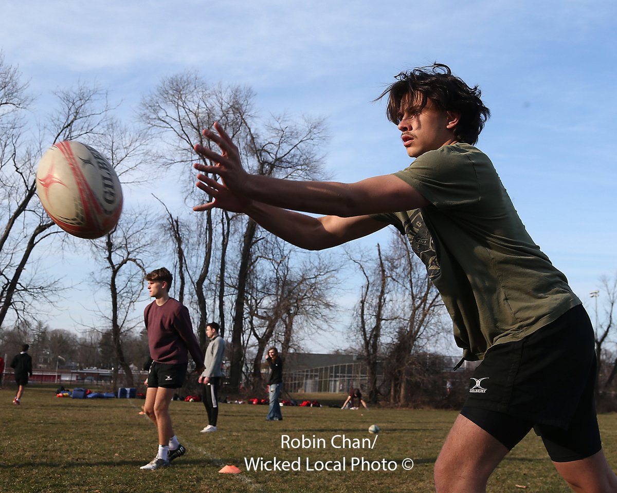 RChan_mariner's tweet photo. PHOTOS: Hingham High's fields were busy with first week of spring sports at baseball, girls lacrosse, girls tennis, track, and rugby on Wednesday #hingham #springsports #talkingaboutpractice https://t.co/sANqAP4ksE via @WickedLocal https://t.co/ZfWxNOQVfx