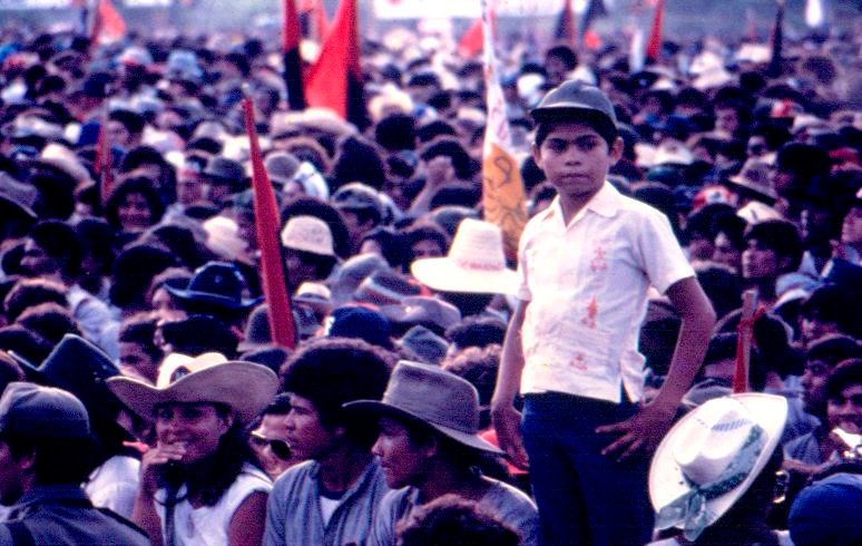 molotovdigital_'s tweet photo. #Nicaragua || #FSLNPuñoEnAlto43 || #RedFSLN 

43 años de aquella gesta heroica que cumplió uno de los sueños de Carlos Fonseca " Y también enseñarles a leer" 
Hoy continuamos haciendo mas victorias educativas, cumpliéndole al pueblo dándoles educación de calidad. https://t.co/Plq8LcyoxM