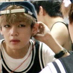 vanteficient's tweet photo. taehyung grew up so well https://t.co/pe0u7XeMC5