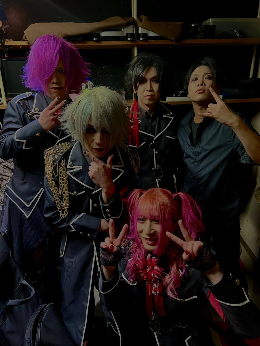 GACHA_OFFICIAL_'s tweet photo. 2月26日大阪Rumio ルヴィーユ主催
Six Raysから早1ヶ月。Back to the wallとしては1年半振りのLiveだったな！Liveの機会をくれた、ルヴィーユに感謝です！
ルヴィーユのサポートもさせて頂いたので2ステはなかなかバタバタしました💦
親しいバンドさんも出演されてて楽しい一日だったなぁ！ https://t.co/3mkN9vucNt