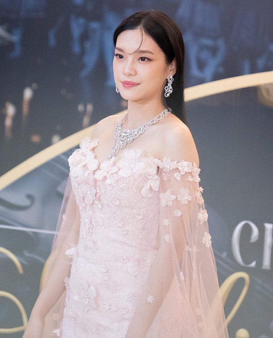 พี่เฌอสวยสง่ามากๆ 👏🏻👏🏻👏🏻👏🏻

Cherprang SpecialOlympics 

#CharityConcertxCherprang
#CherprangAreekul 
#CherprangBNK48