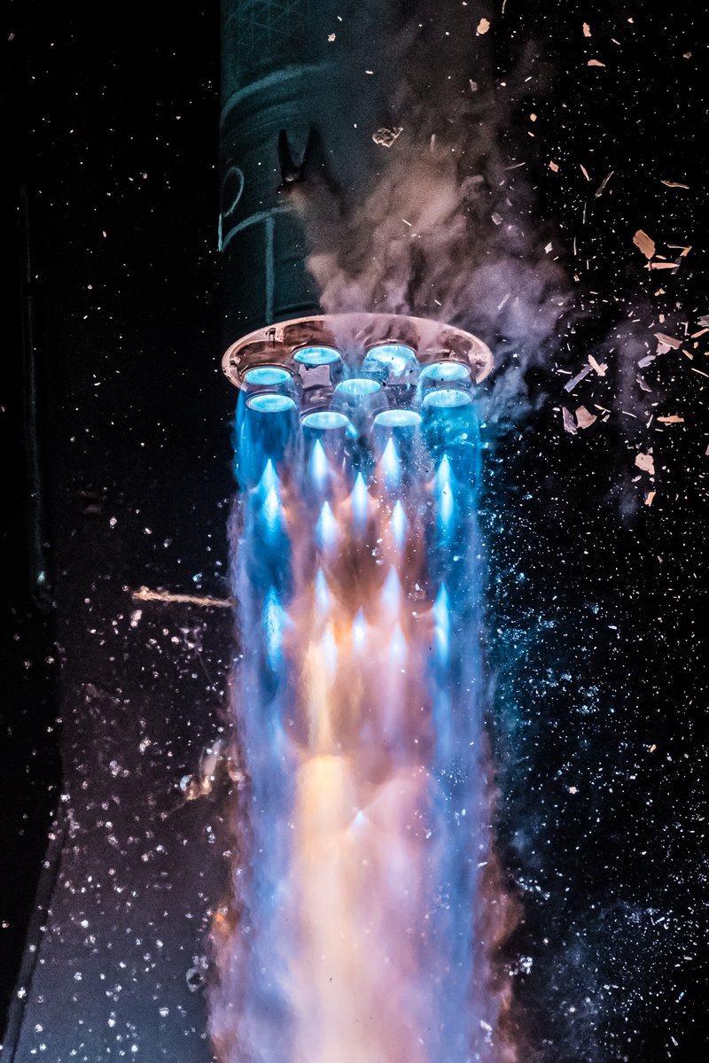 johnkrausphotos's tweet image. Nine Aeon 1 engines power Terran 1 off the pad for its debut launch last night. Beautiful and colorful flames!
