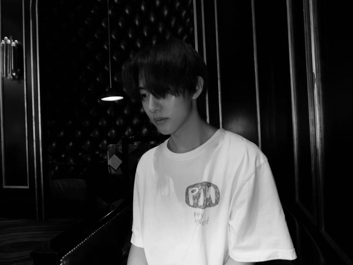 ptgdreamthink's tweet photo. Happy birthday Renjun who light up the world✨ we love you💛

#Golden323RenjunDay 
#또있지또있지_런쥔이_생일 
#HAPPYRENJUNDAY https://t.co/tbUc8aPo8e