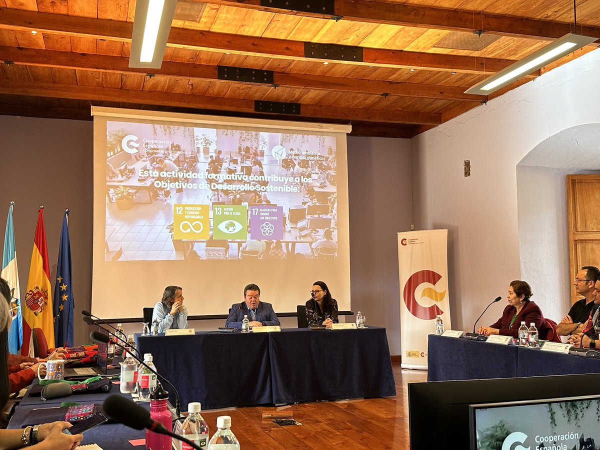 Luismartinezc's tweet photo. Iniciando el 1er encuentro de co-creación Laborarorio de Innovación en #economiacircular en #Guatemala. 

Gran iniciativa para avanzar en nuestros países en economía circular. https://t.co/L61wzxtIEh