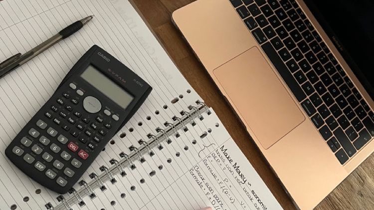 parisandior's tweet photo. go get that fucking degree, girl🎧✨📁 https://t.co/mELNfkIkXC