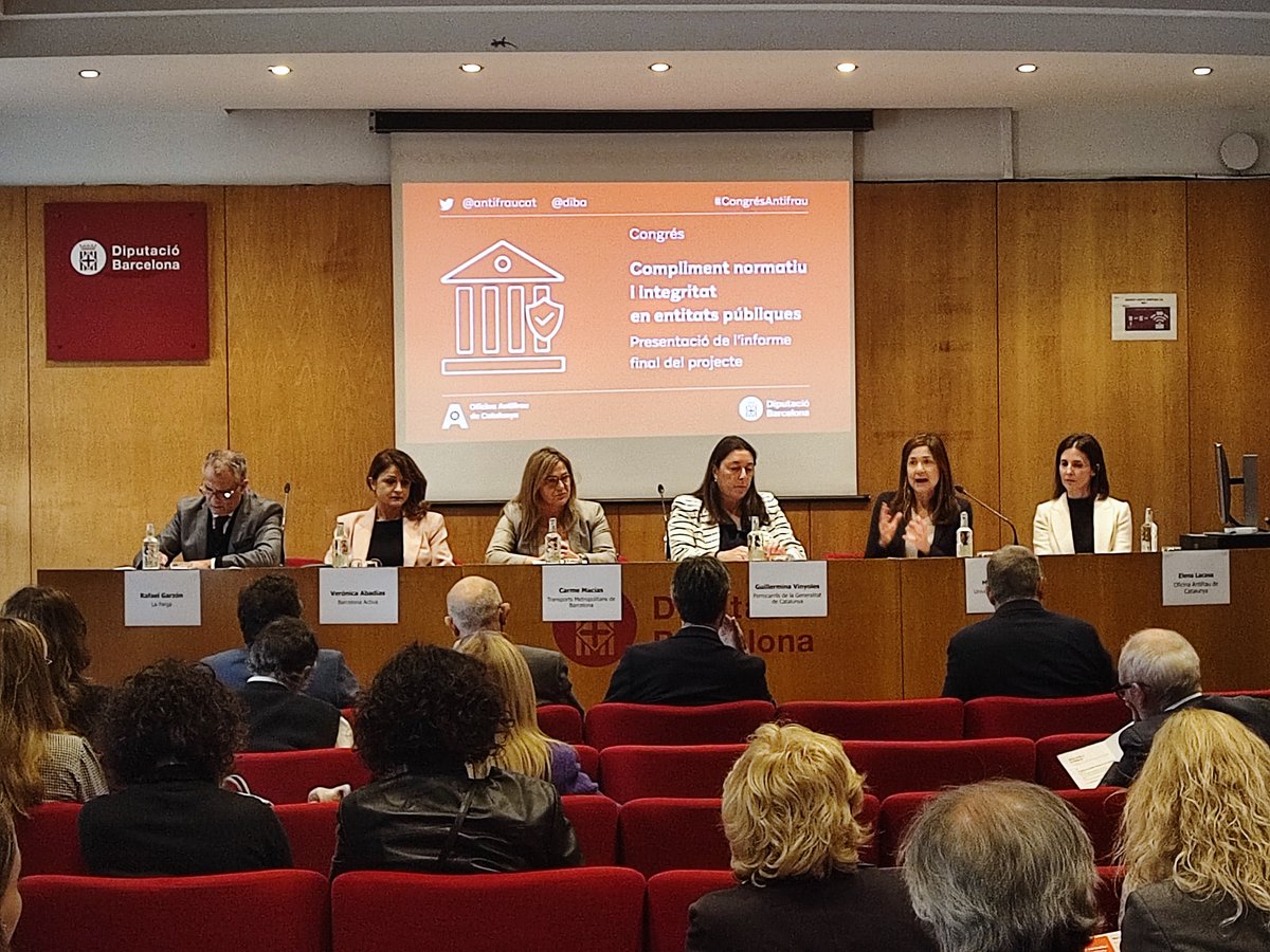 antifraucat's tweet photo. @Guillermina_VC, Bon Govern @FGCcorporatiu; Carme Macías, directora Bon Govern @TMB_Barcelona; Verónica Abadías, advocada Serveis Jurídics @barcelonactiva; Rafael Garzón, compliance officer @fargahospitalet. Moderen Míriam Cugat, catedràtica @UABBarcelona, Elena Lacasa, #Antifrau https://t.co/f4SU8w9kY7