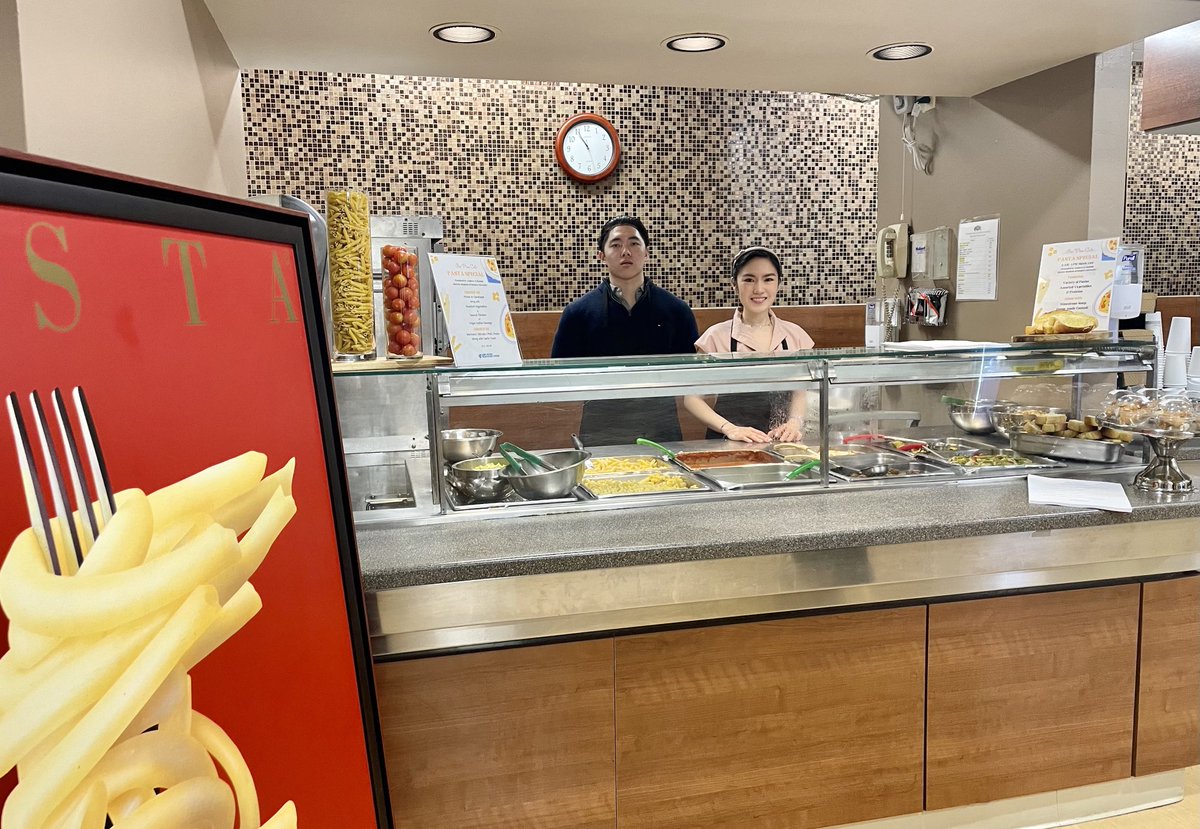 #PostCovid theme station reopening with ⁦<a href="/RutgersU/">Rutgers University</a>⁩ #nutrition interns Michelle and Andrew #pasta station at Saint Peters featuring #vegan sausage ⁦<a href="/ahfnetwork/">AHF</a>⁩ ⁦<a href="/acfchefs/">ACF Chefs</a>⁩ ⁦<a href="/_ANFP/">ANFP</a>⁩