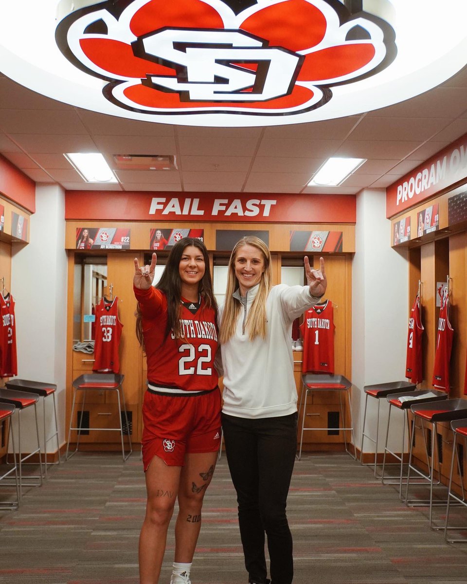 Deperry11's tweet photo. 100% COMMITTED!!!! South Dakota what’s good??? 5th year let’s get after it 🤩🤩🤩🤩 so thankful for this amazing opportunity thank you Coach Kayla, Coach Ty, Coach Gabby and coach TI!!!! Grateful❤️ https://t.co/0C5MiO419f
