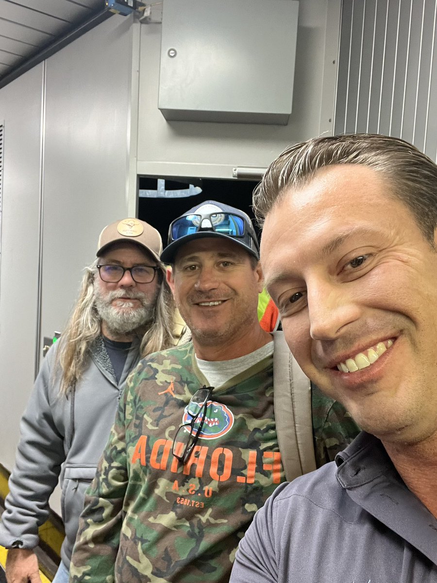 Johnny_Joey's tweet image. A dozen Marine Techs meeting up South Dakota today to raise money for, then hunt Wings Of Valor. Thanks @govkristinoem for introducing me!