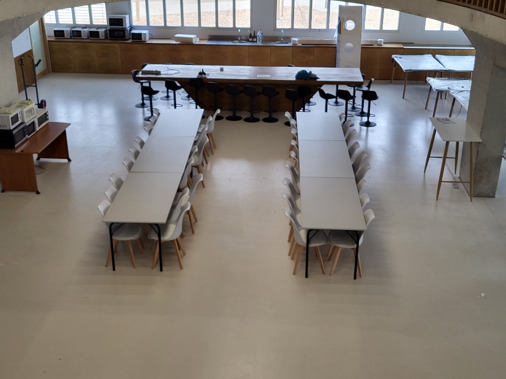 Avant le déménagement des immunologistes et de l'administration semaine prochaine, cet après-midi, dans le nouveau bâtiment du CIRI, c'était atelier montage de meubles... 
Merci à tous et à bientôt pour en profiter tous ensemble !