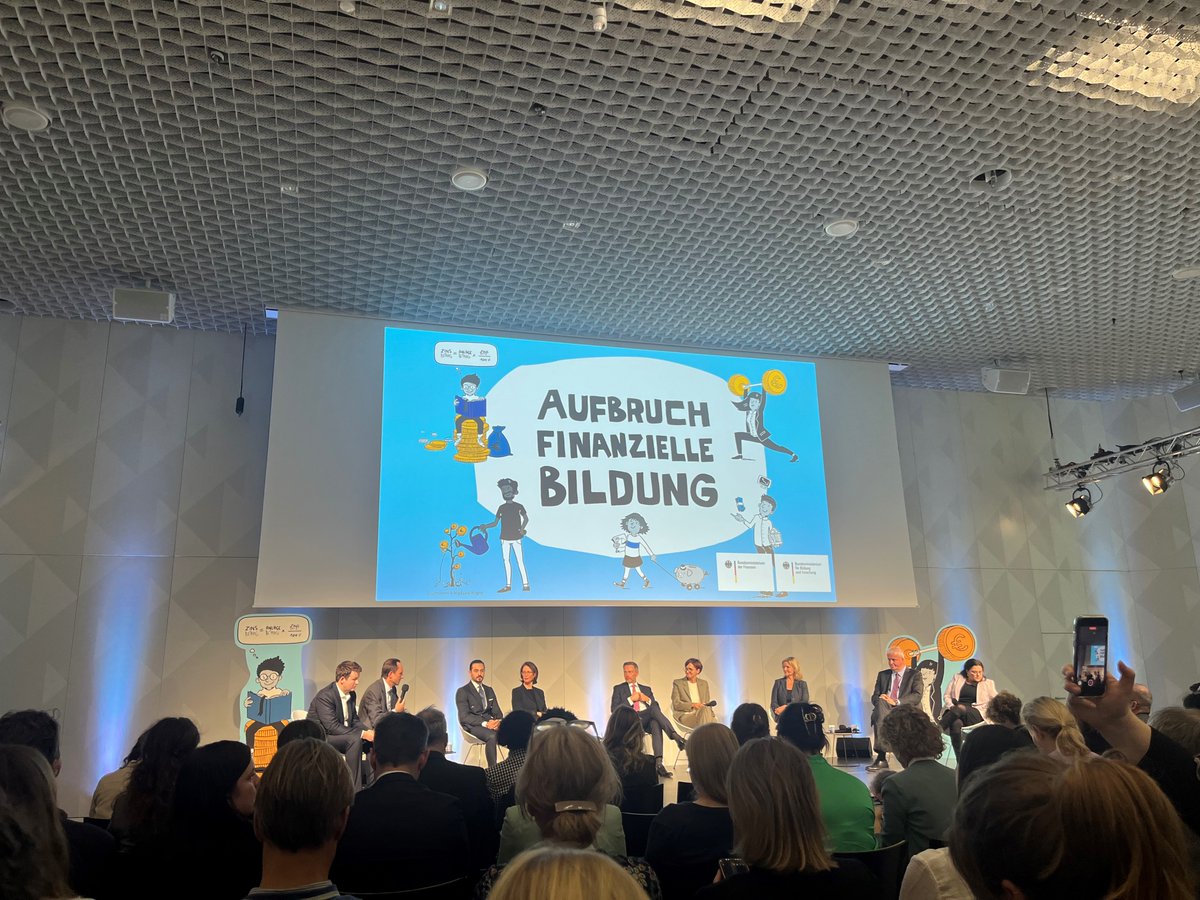BVRPresse's tweet photo. #KickOff der Bundesministerien @BMF_Bund &amp; @BMBF_Bund für eine Plattform zur #Finanzbildung. Gute Initiative, finden auch die #Volksbanken und #Raiffeisenbanken, die sich ebenfalls seit Jahren engagieren. Sichtbar auf: https://t.co/TuNEq7yild https://t.co/0pX2eY4xVu